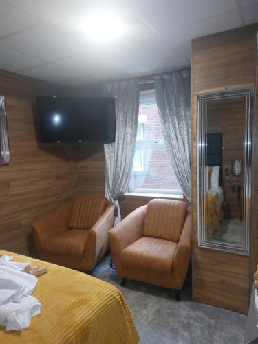 Deluxe Double Room image 10