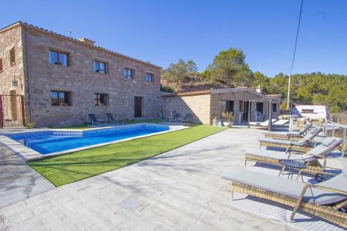 Exterior view of Vila Caelus masia boutique