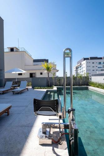 Bela Cintra Studio Silencioso AC e WiFi 400mbps, São Paulo