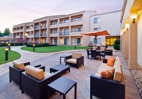 Photo - Courtyard by Marriott Huntsville University Drive