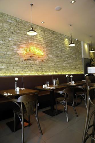 Kings Cross Inn Hotel - image 3