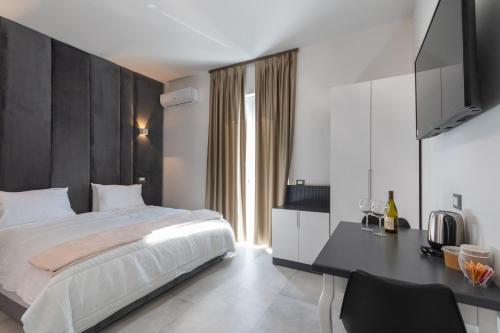 23Apartments Room Type - Deluxe Double Room with Balcony