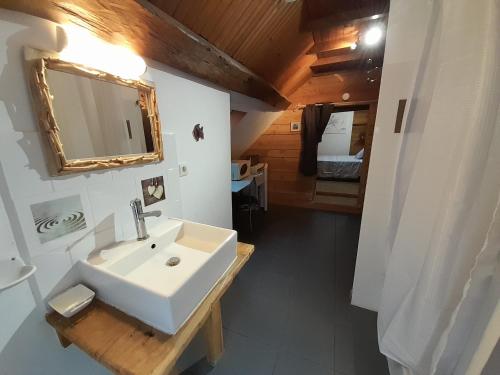 La cabane: Chambre double, salle de bain privée