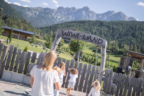Aparthotel Familiaris - Family Apartments - Pools & Spa in Dolomites in Olang