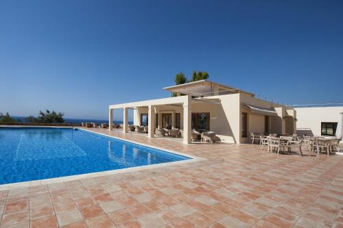 Alonissos Beach Bungalows And Suites Hotel - image 2