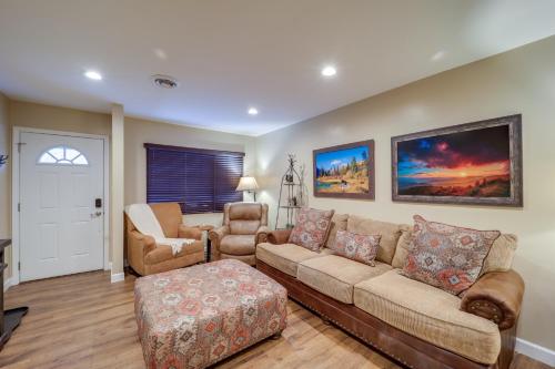 Cozy Banner Elk Condo with Fireplace and Lookout Deck! in Banner Elk, USA