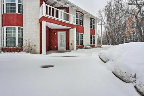 Near Lake Huron Shoreline! Studio with Resort Perks in 巴德阿克斯