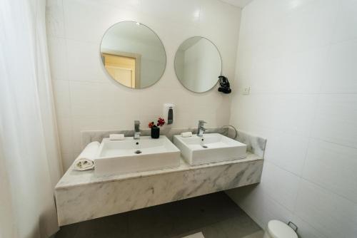 Three-Bedroom Apartment image 10