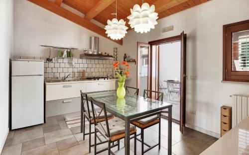 2 bedrooms, 3 beds