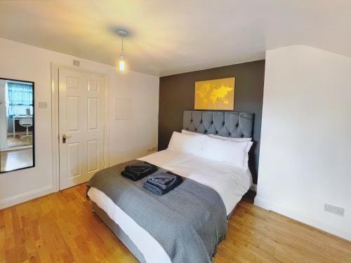 Lovely 2-bedroom serviced apartment Greater London