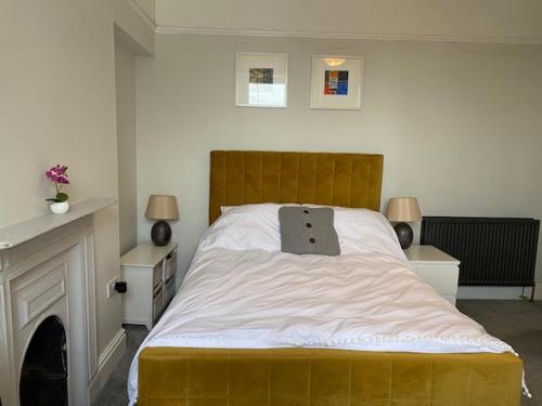 Central en-suite double room 1