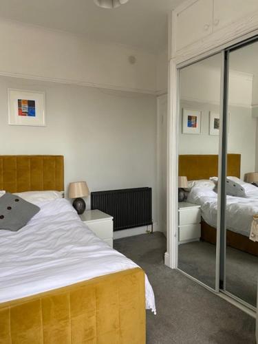Central en-suite double room 2