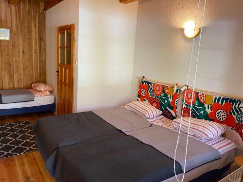 3 twin beds