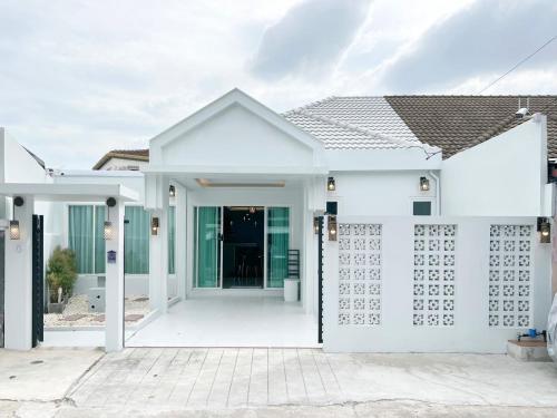 Modern Luxury House In Phuket Town