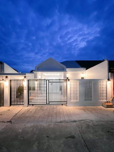 Modern Luxury House In Phuket Town