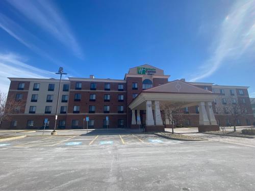 Holiday Inn Express and Suites Detroit North-Troy, an IHG Hotel in Troy, USA