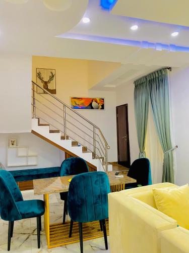 Shortlet715 Service Apartment