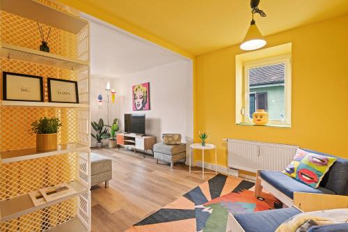 Farbenfrohe Altbauwohnung, TOP Ausstattung (Klima) - Apartment - Friedrichshafen