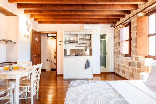 Double or Twin Room image 6