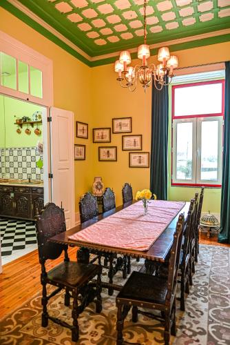 Vintage Balcony Guesthouse & Suites 5
