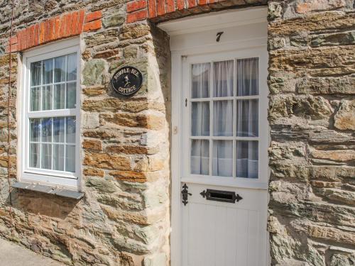 Bumblebee Cottage - image 5