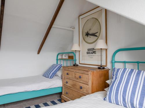 Bumblebee Cottage - image 10