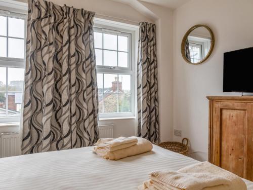 Bumblebee Cottage - main image
