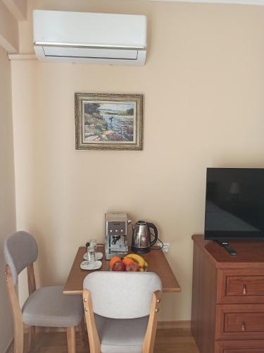 Double Room with Balcony image 10