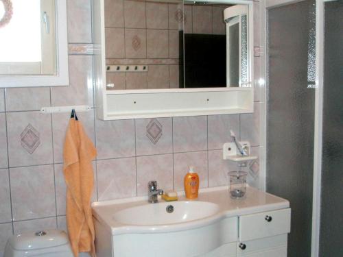 Three-Bedroom Holiday home in Skå - image 5