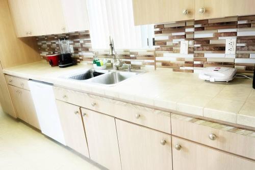 Kitchen, Amazing & cozy Duplex near Zoo Miami ! in South Miami Heights