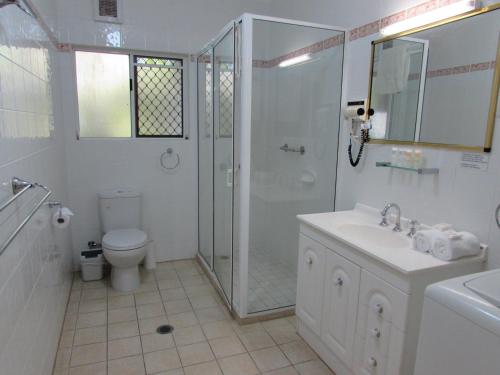 Two Bedroom, One Bathroom Apartment with Balcony/Patio image 1