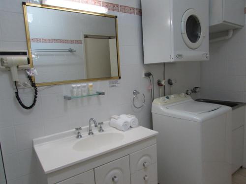 Two Bedroom, One Bathroom Apartment with Balcony/Patio image 3