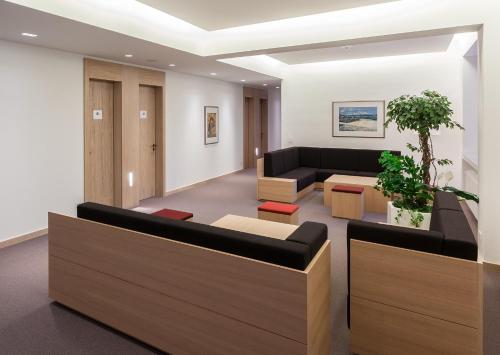 Shared lounge/TV area, Kardinal Schulte Haus in Bergisch Gladbach