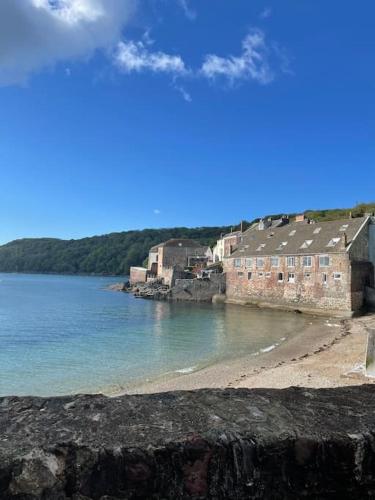 The View, Kingsand, luxurious seafront penthouse apartment with sun trap balcony and incredible sea views