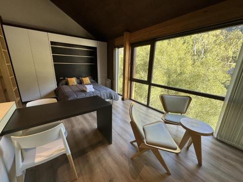 One-Bedroom Apartment image 3