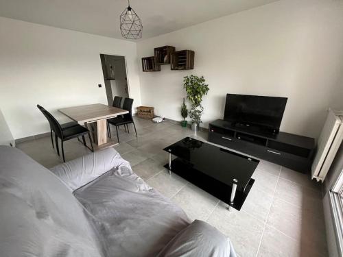 Bel appartement de 2 chambres avec balcon et garage à proximité du centre de Pau