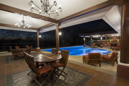 Bougainvillea 8211 Luxury Apartment - Reserva Conchal