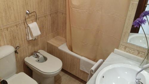 Double Room image 5