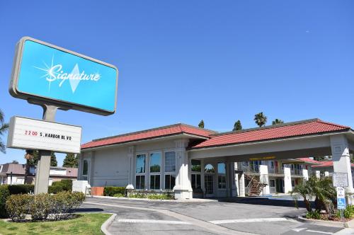 Signature Anaheim Maingate