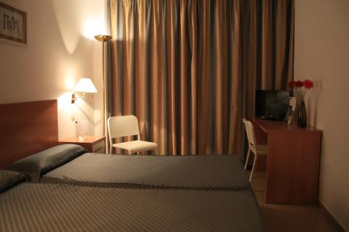 Double Room with Sea View image 9
