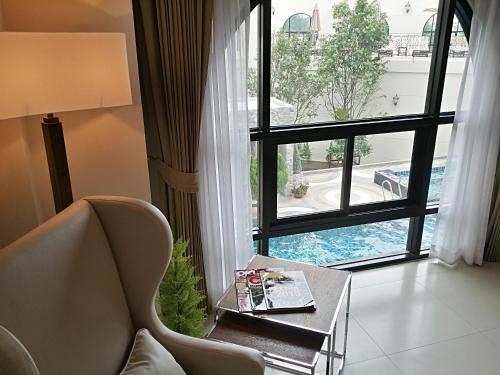 SN Plus Hotel - SHA Plus Room Type - Cabana King Room with Pool View