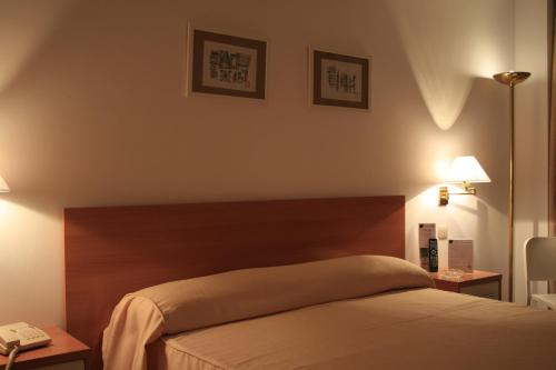 Double Room image 2
