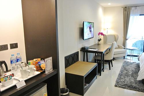 SN Plus Hotel - SHA Plus Room Type - King Room with Balcony