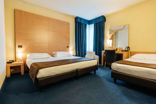 3 twin beds