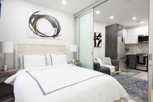 78-3B New Junior 1 BR Prime UES WD in unit in New York, USA