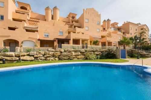 Surf Apartment - Wifi - Parking - Swimming Pool - Patio - Garden