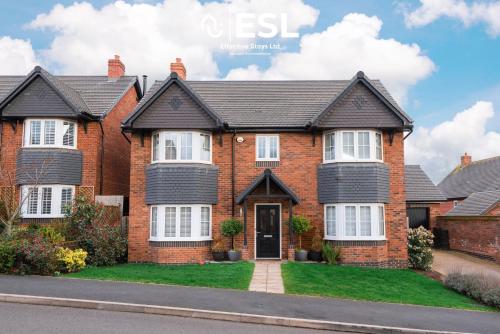 Large Modern 3 Bedroom House in Uttoxeter, Near Alton Towers, Great for Families - Uttoxeter