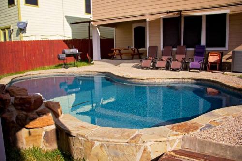 Home Away From Home w/ Pool in San Antonio, USA