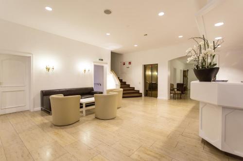 Fuajee, Hotel Restaurant Kurparkblick inkl Pfalzcard & OPNV Ticket in Bad Bergzabern