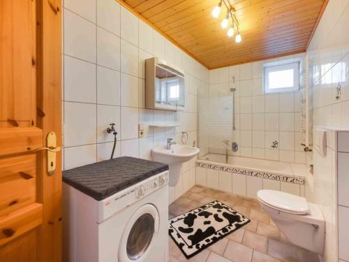 Bathroom, Comfortable house with a garden and parking in Kaifenheim